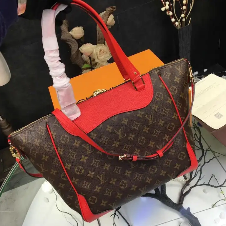 LV Bags 19T1L0608 0721
